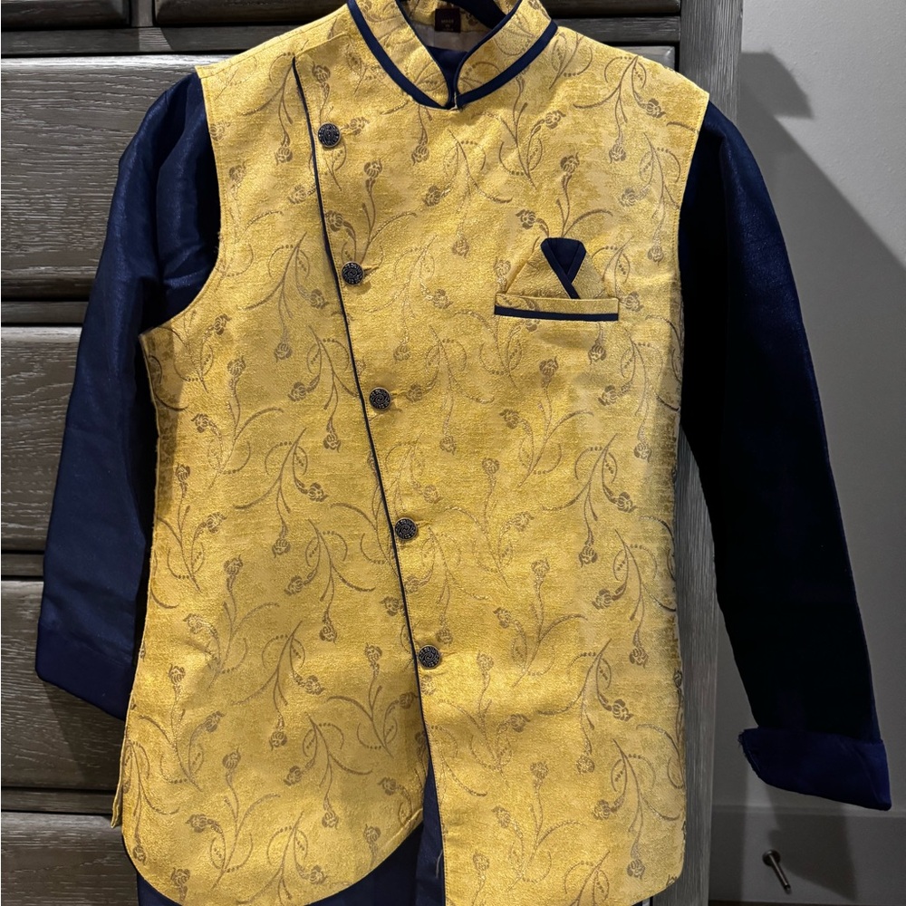 Elegant Gold Embroidered Men's Jacket - Picture 2 of 2